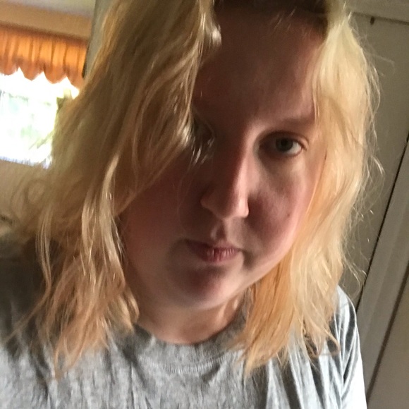 Meet your Posher, Rena - Picture 2 of 2